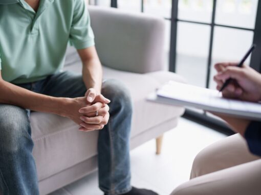 O que realmente acontece quando um homem decide sentar e falar sobre si?